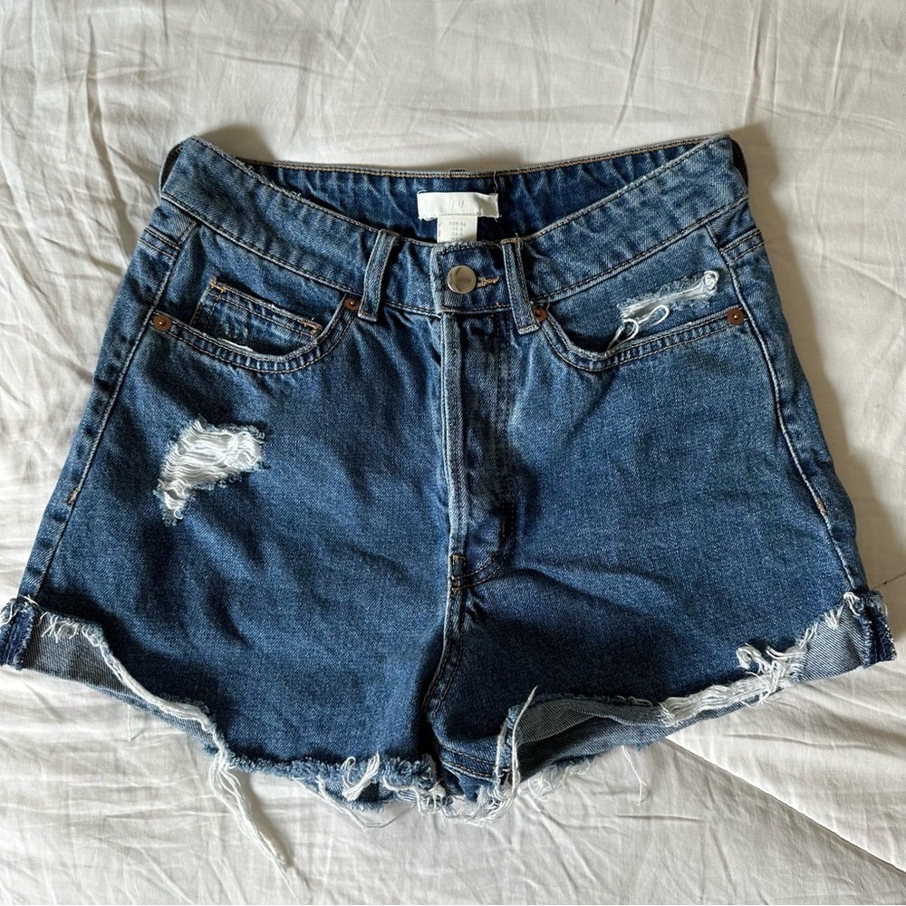 EUC Cute cutoff dark wash denim shorts